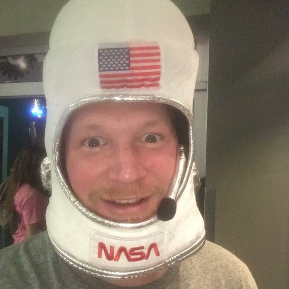 Welcome to my closet - Picture 7 of 7